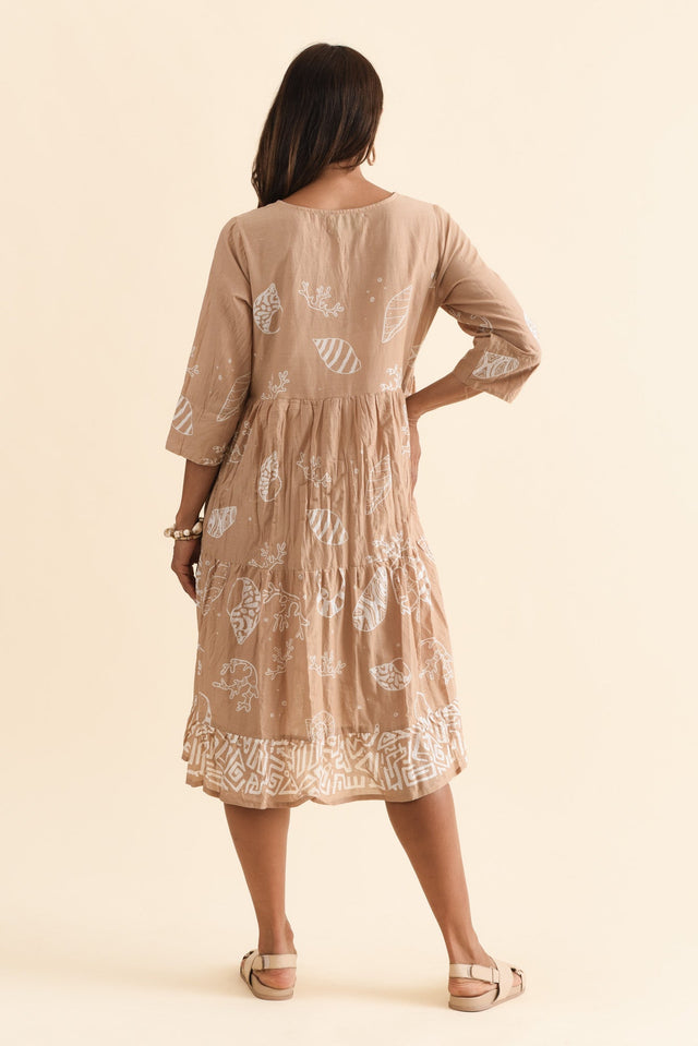 Milana Mocha Seashell Crinkle Cotton Dress,Brunette model,alt text|model:Cara image 6