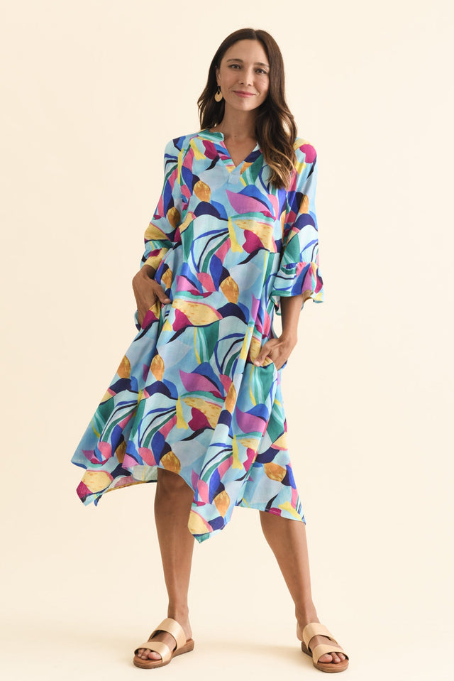 alt text|model:Cara image 3