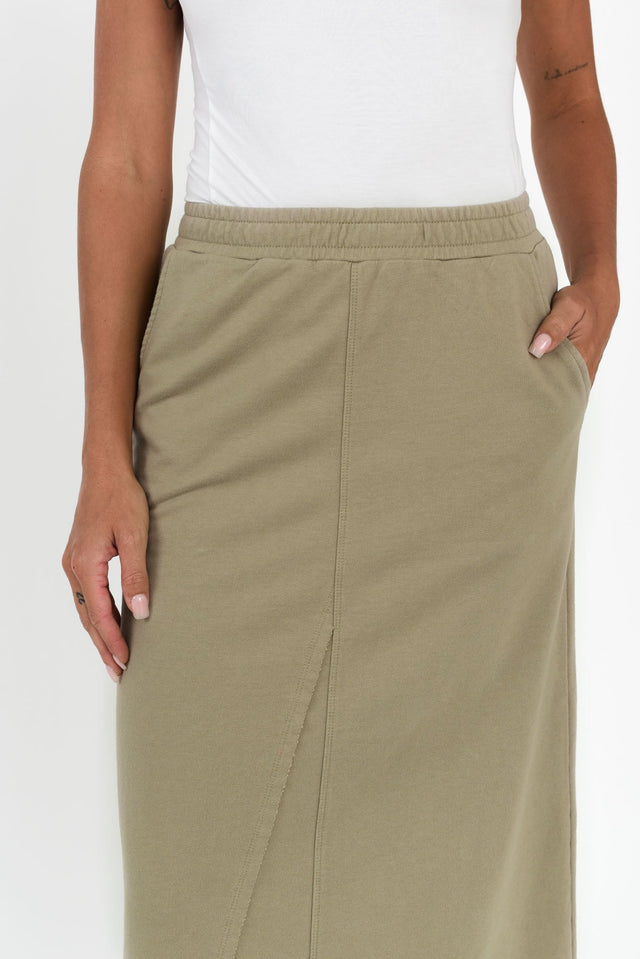 alt text|model:Brontie image 4