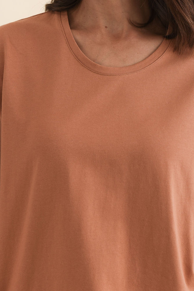 Mindy Mocha Cotton Shell Tee,Detail,Brunette model,alt text|model:Cara image 5