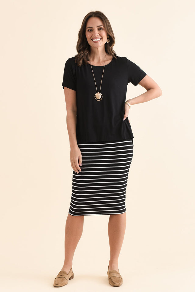 Minelli Black Bamboo Tee,Full Body,Brunette model,alt text|model:MJ image 6