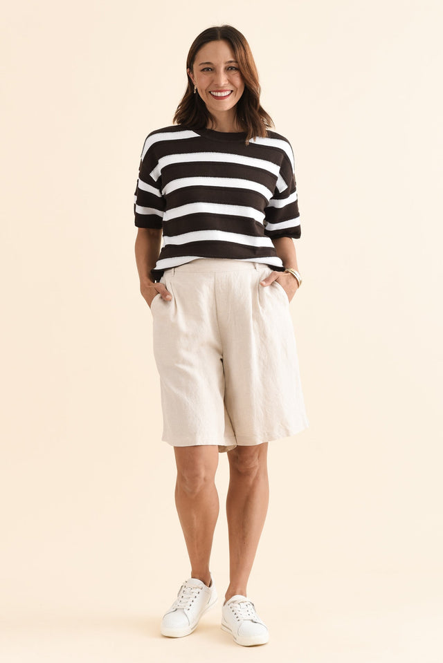 Minette Beige Pocket Shorts,Full Body,Brunette model,alt text|model:Cara image 7