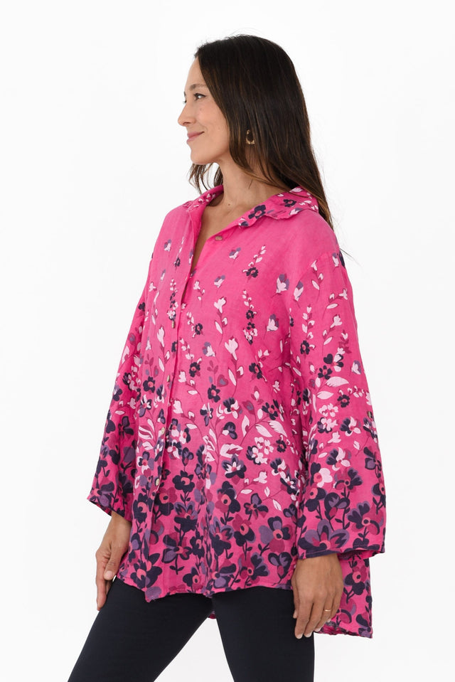 alt text|model:Cara image 4