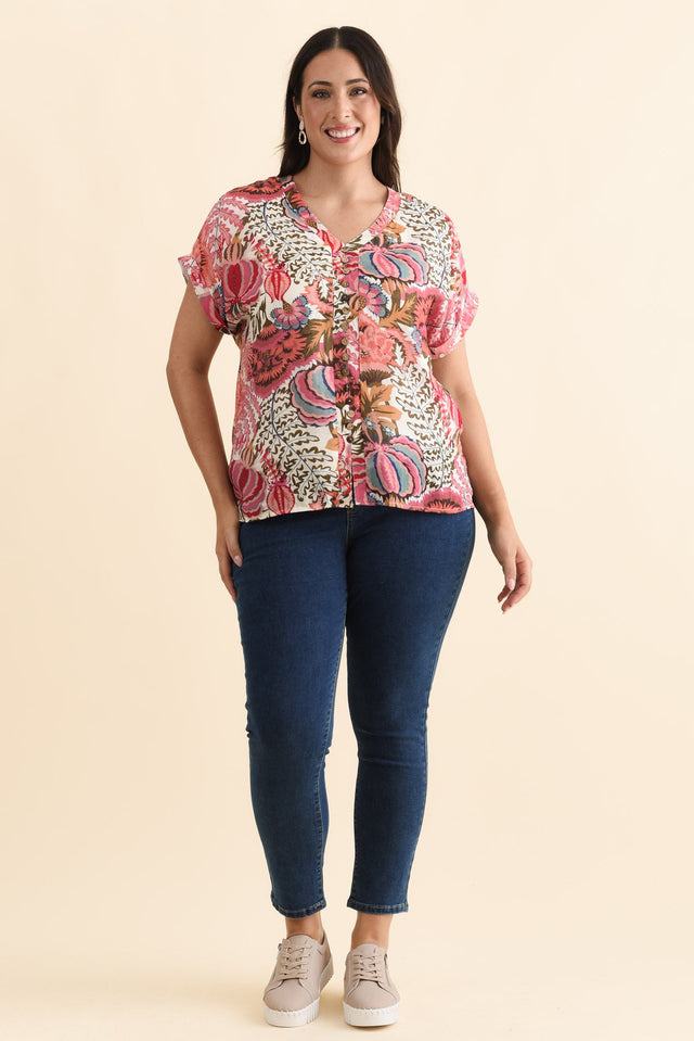 Miray Pink Garden Button Top,Brunette model,alt text|model:Emilia image 9