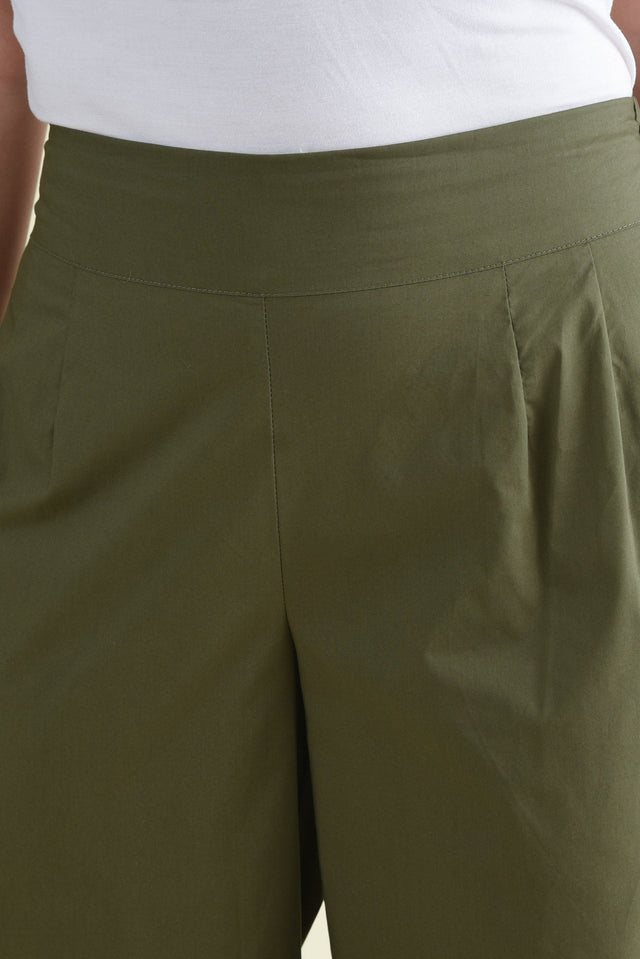 Mirra Khaki Cotton Pocket Pants,Detail,Brunette model,alt text|model:MJ image 5