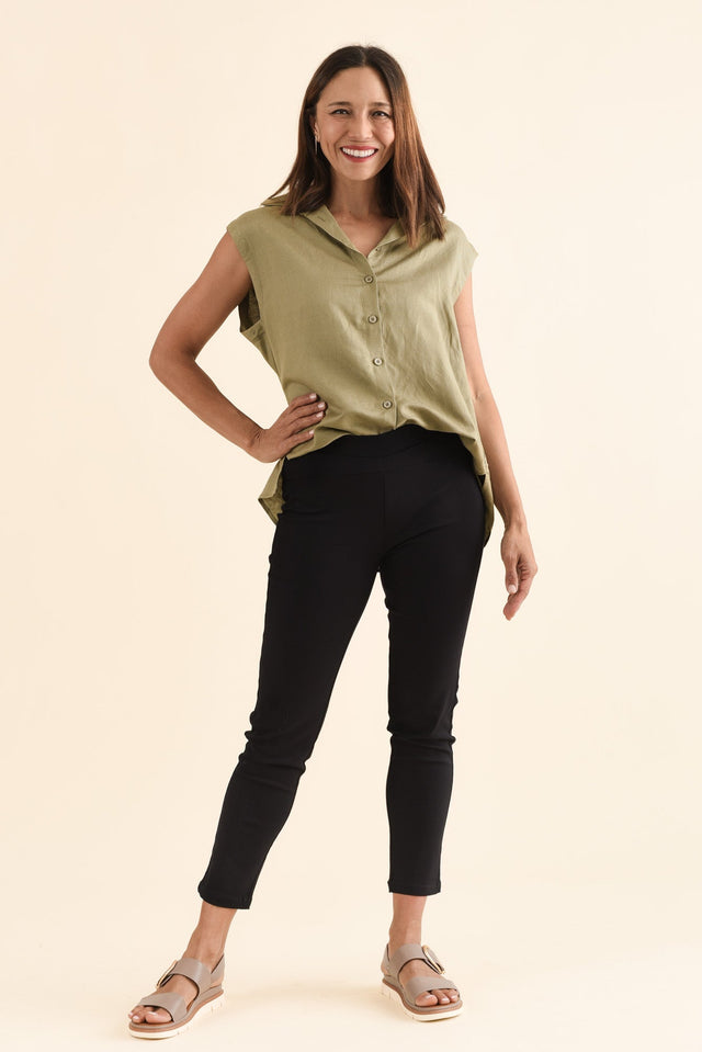 Missy Black 7/8 Stretch Pants,Full Body,Brunette model,alt text|model:Cara image 6