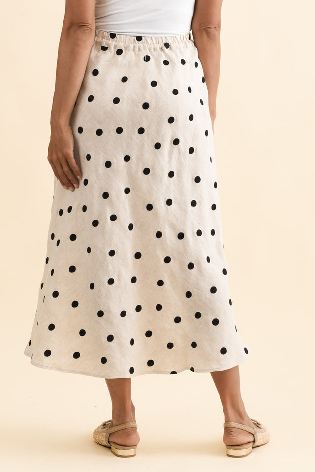 alt text|model:Cara image 4