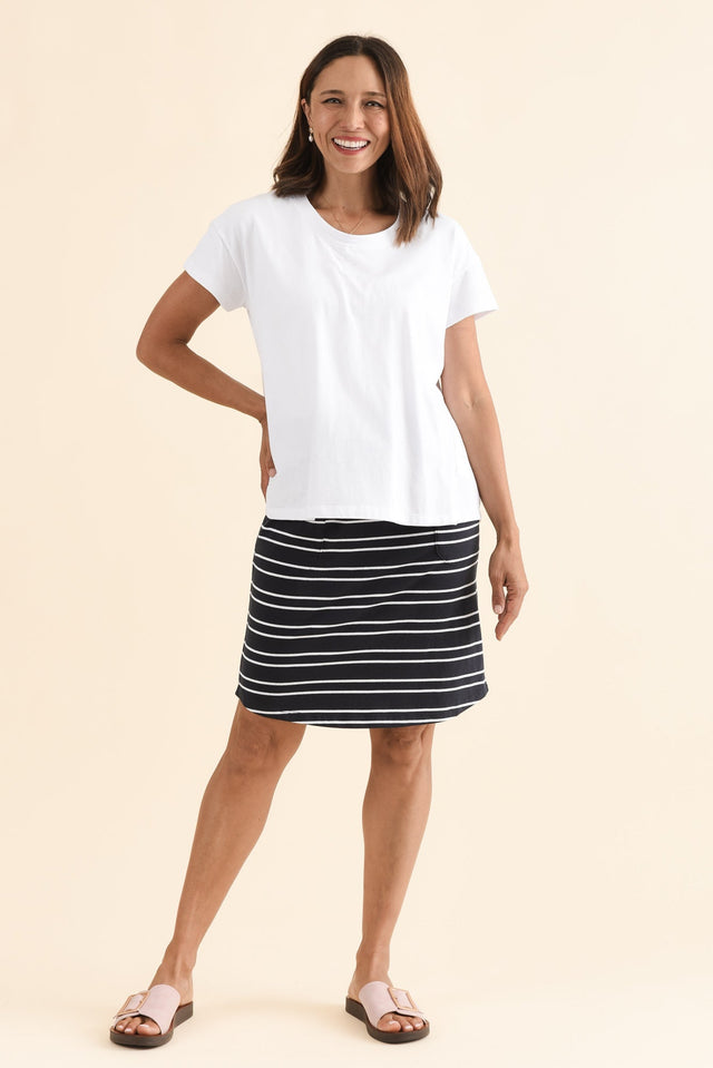 Monroe White Cotton Pleated Tee,Full Body,Brunette model,alt text|model:Cara image 6
