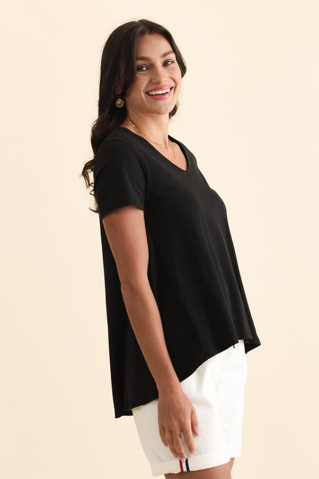 Montreal Black Cotton Tee,Brunette model,alt text|model:Brontie image 4
