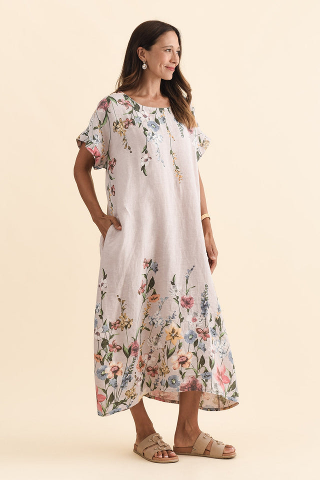 alt text|model:Cara image 5