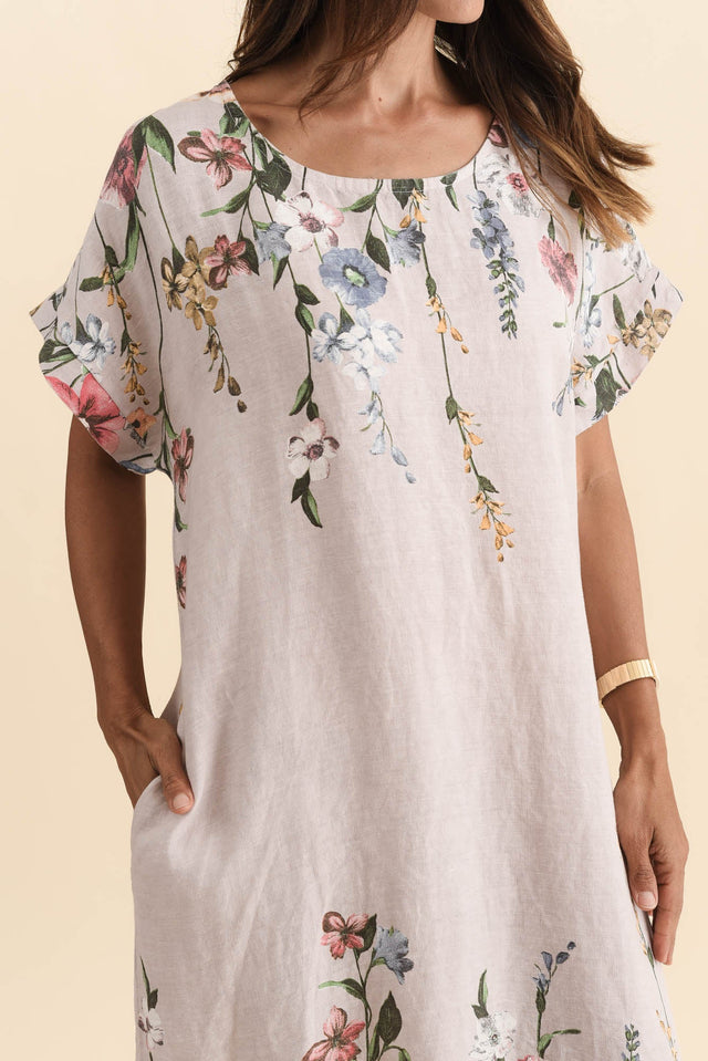 alt text|model:Cara image 7