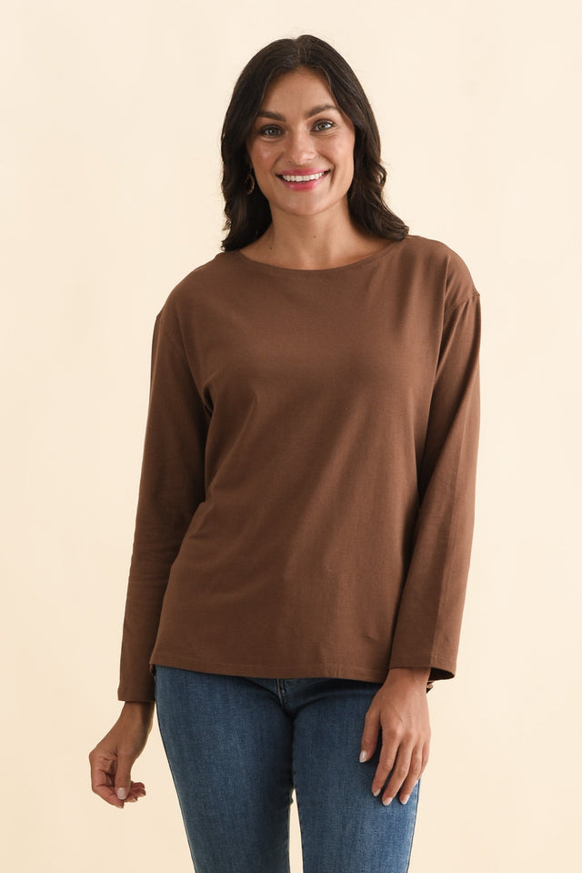 Moya Chocolate Hi Lo Top,Brunette model,alt text|model:Brontie image 2