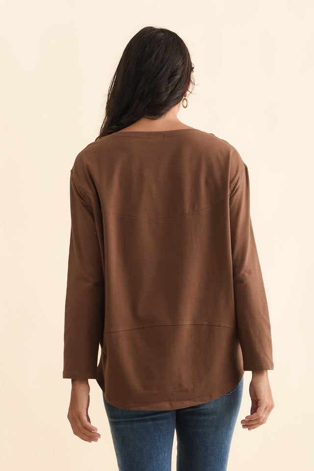 Moya Chocolate Hi Lo Top,Brunette model,alt text|model:Brontie image 6