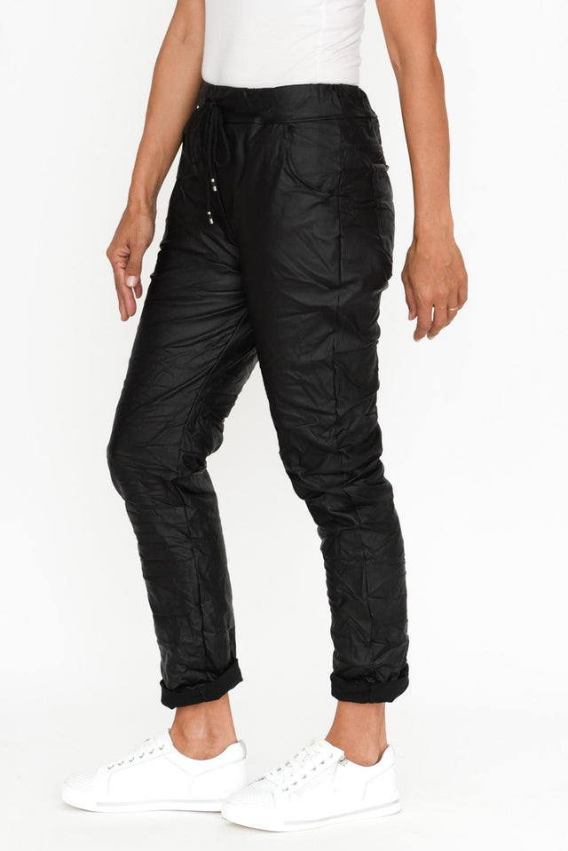 alt text|model:Cara image 4