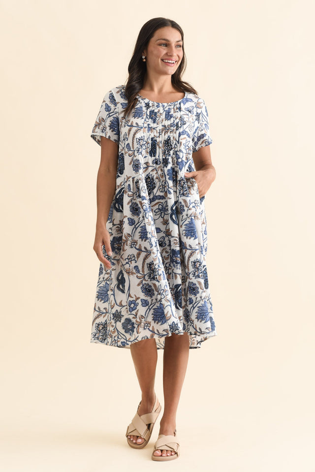 alt text|model:Brontie image 3