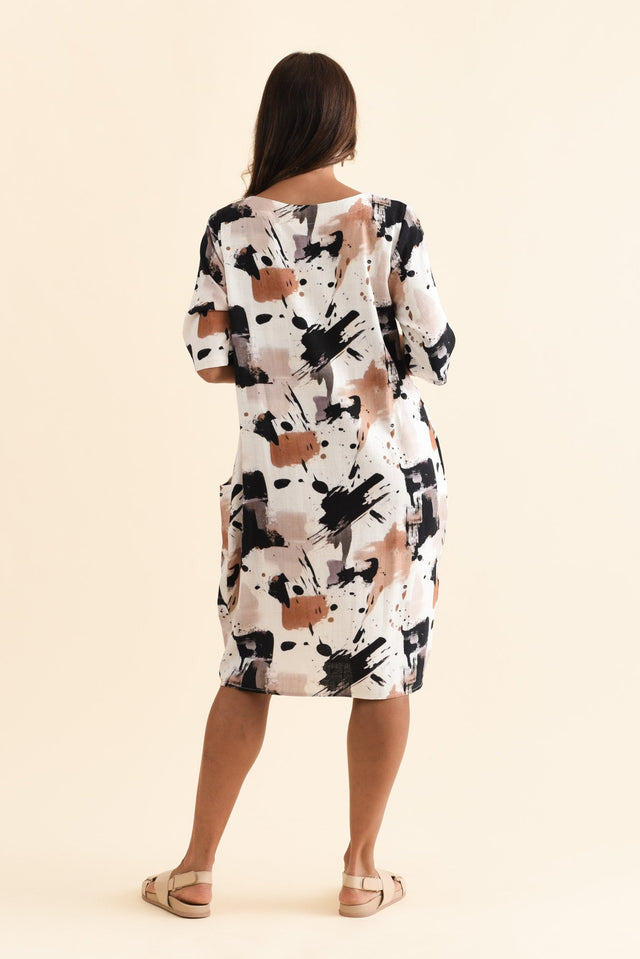 alt text|model:Cara image 4