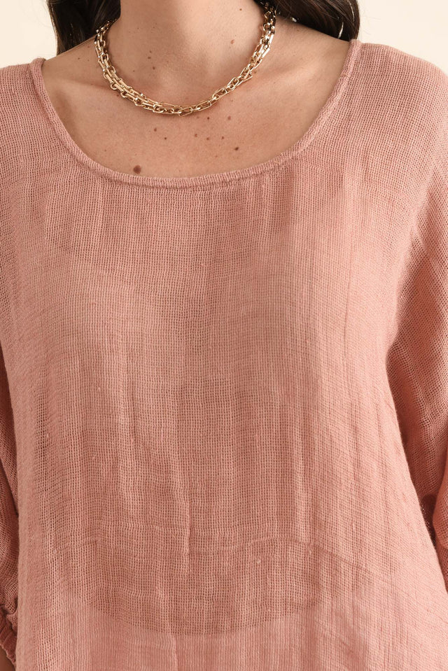 Nassau Blush Linen Top,Detail,Brunette model,alt text|model:MJ image 5