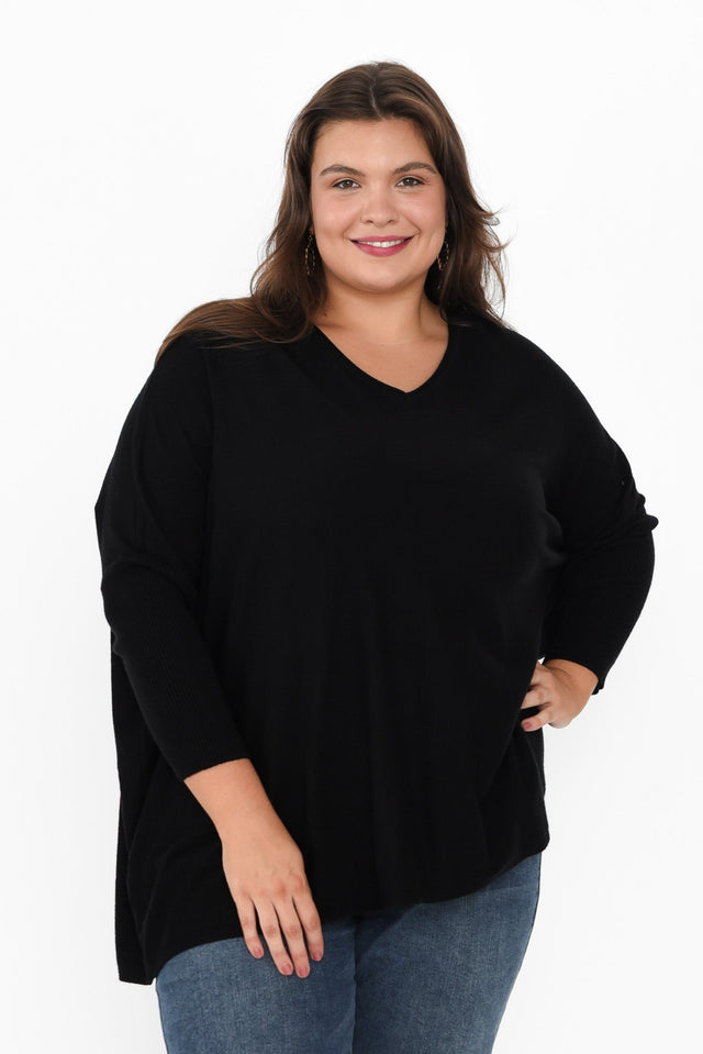 plus-size,curve-tops,plus-size-sleeved-tops,plus-size-tunics,plus-size-winter-clothing,curve-knits-jackets,plus-size-jumpers,alt text|model:Gabby