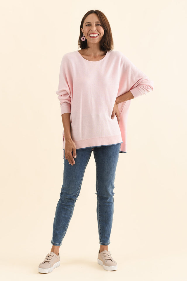 alt text|model:Cara image 2