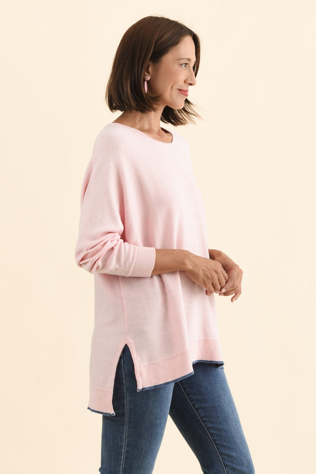 alt text|model:Cara image 3