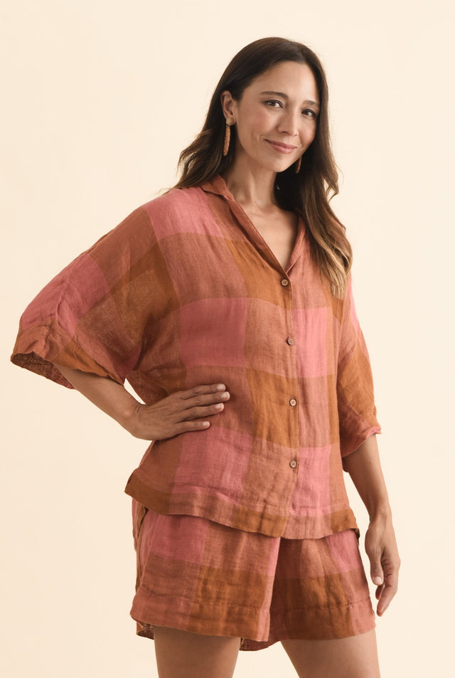 alt text|model:Cara image 4