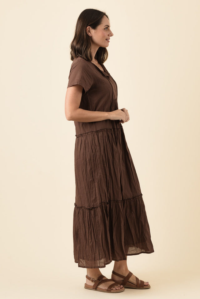 Nona Chocolate Crinkle Cotton Maxi Dress,Brunette model,alt text|model:MJ image 3
