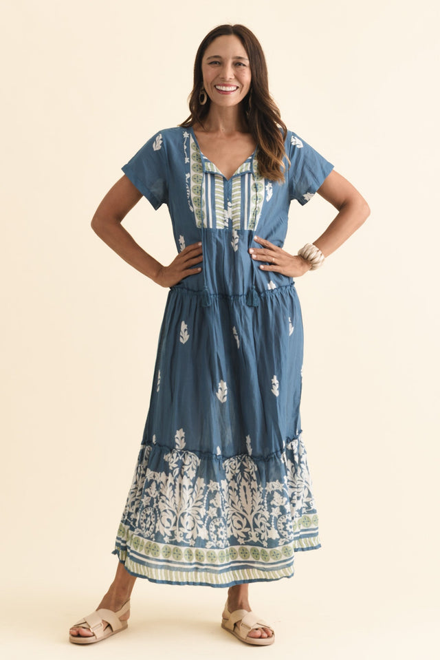 Nona Steel Abstract Crinkle Cotton Maxi Dress,Brunette model,alt text|model:Cara image 3