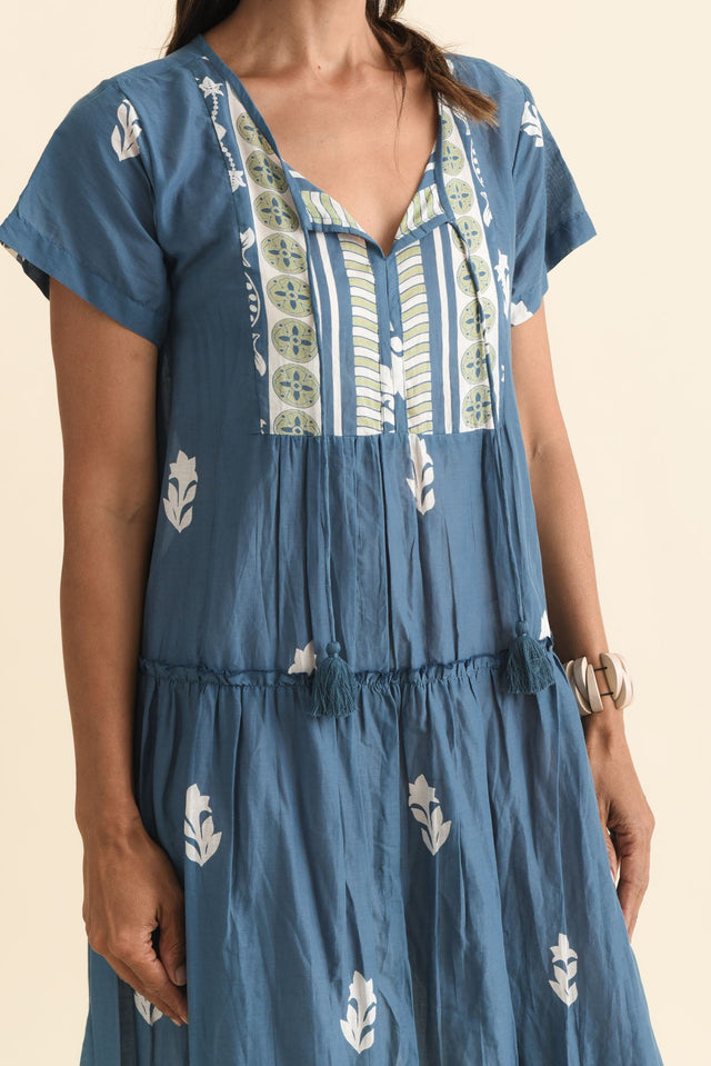Nona Steel Abstract Crinkle Cotton Maxi Dress,Brunette model,alt text|model:Cara image 8
