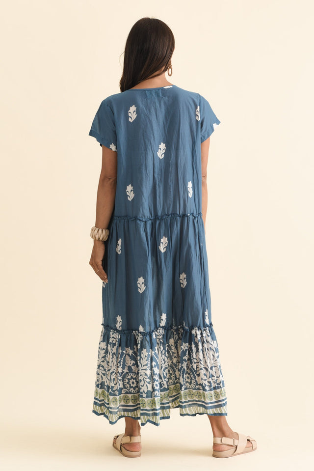 Nona Steel Abstract Crinkle Cotton Maxi Dress,Brunette model,alt text|model:Cara image 7