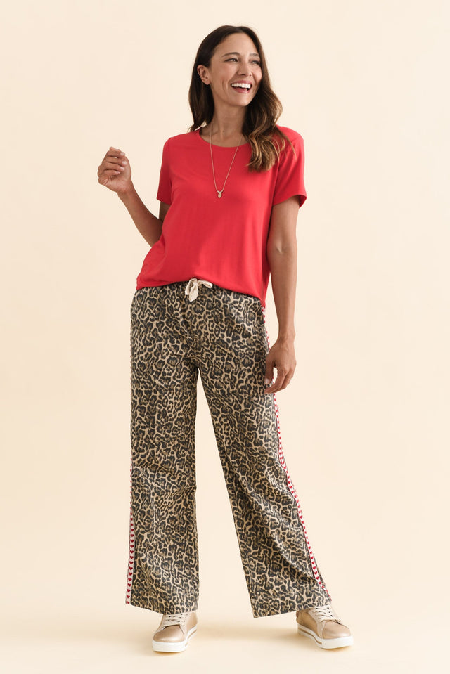 alt text|model:Cara image 3