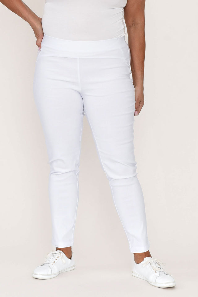 Olympia White Straight 7/8 Pants,Brunette model,alt text|model:Pilita image 7