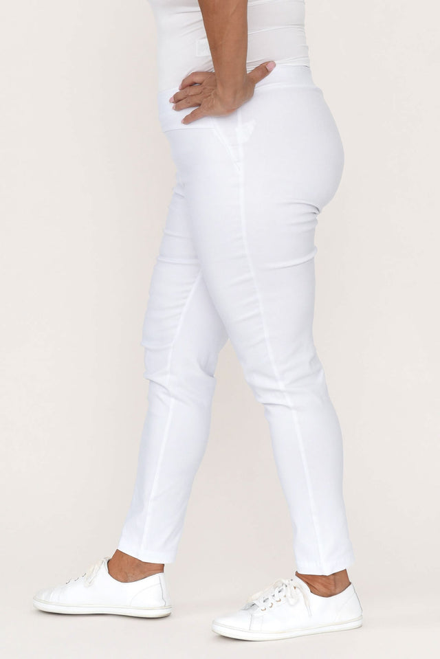 Olympia White Straight 7/8 Pants,Brunette model,alt text|model:Pilita image 8