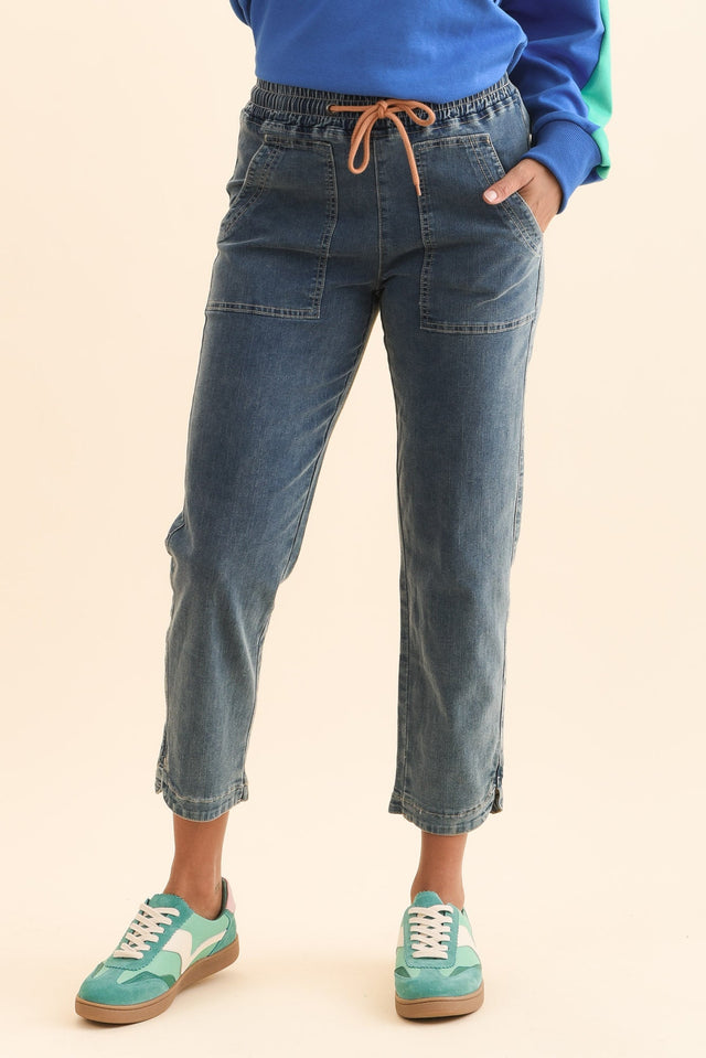 alt text|model:Brontie image 1