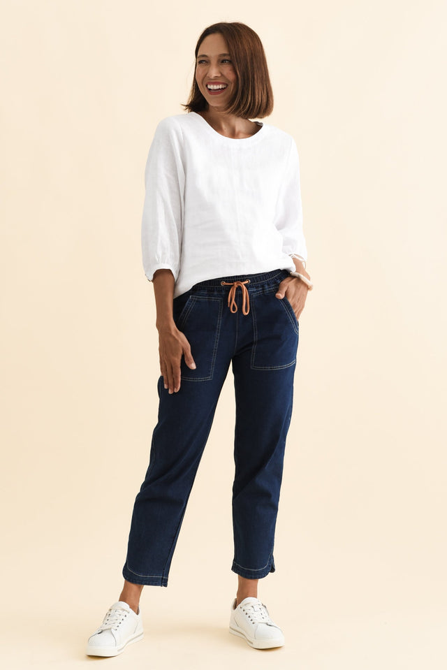 alt text|model:Cara image 3