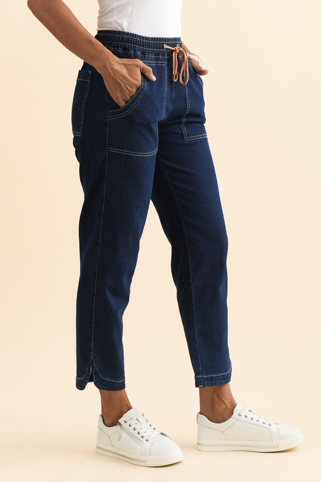 alt text|model:Cara image 3