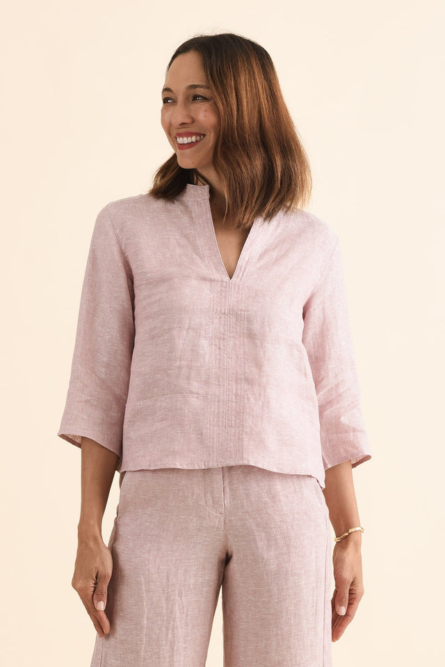 Oregon Blush Linen Top,Front,Brunette model,alt text|model:Cara image 1