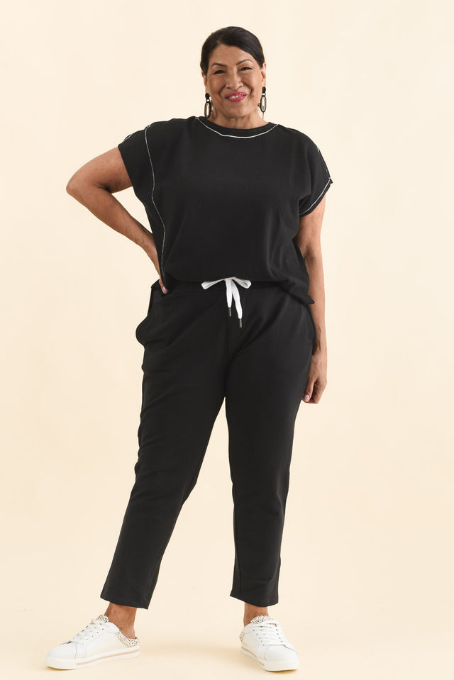 Lobby Black Cotton Relaxed Sweatpants,Brunette model,alt text|model:Pilita image 9