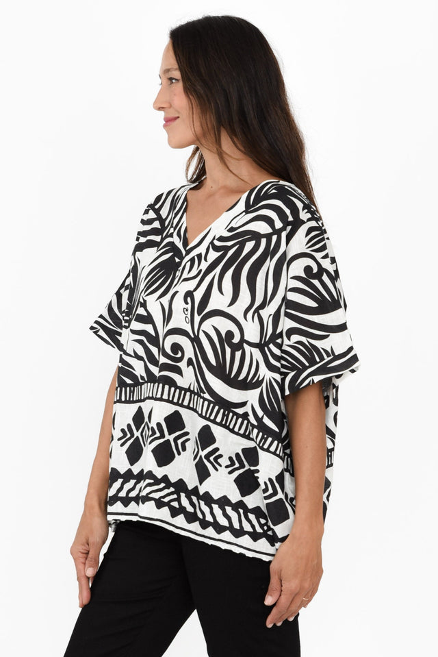 alt text|model:Cara image 4