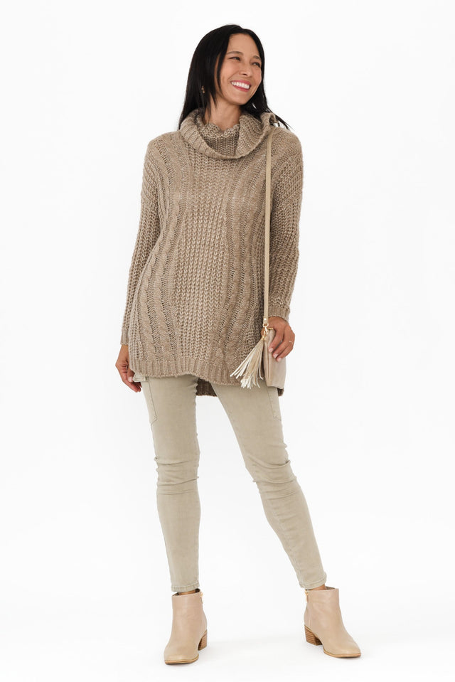 alt text|model:Cara image 3