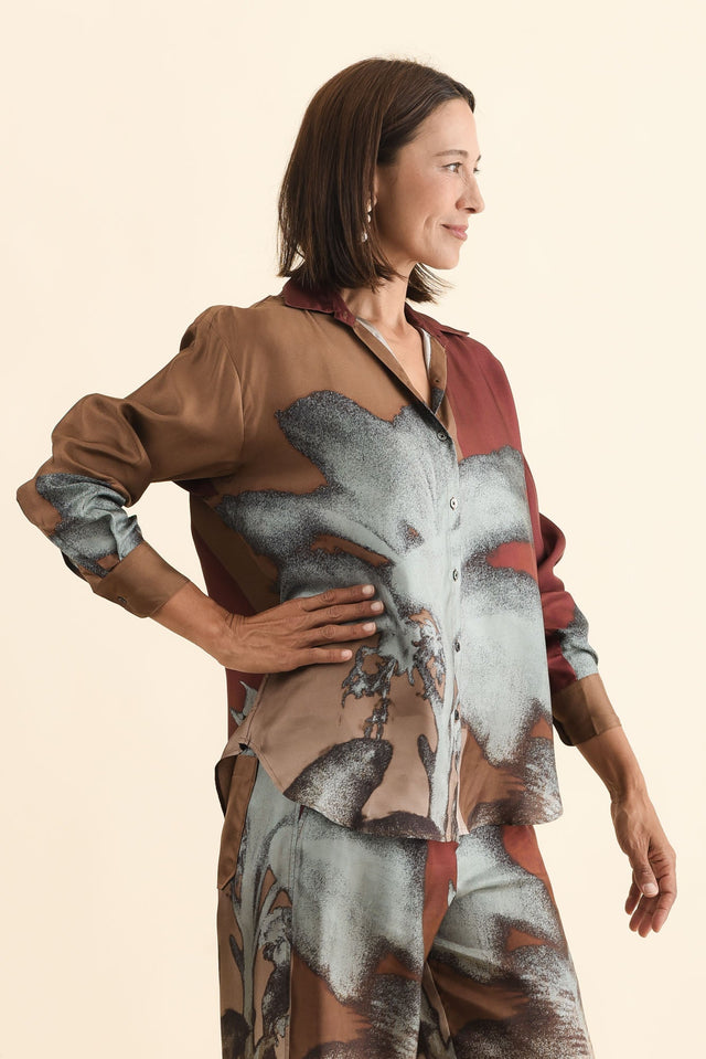 Palisades Mocha Floral Silk Shirt,Brunette model,alt text|model:Cara image 4