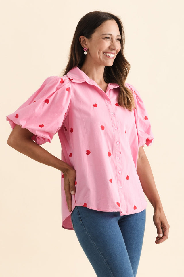 alt text|model:Cara image 4