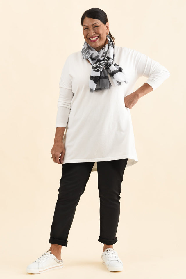 Piper White V Neck Knit Jumper,Brunette model,alt text|model:Pilita image 10