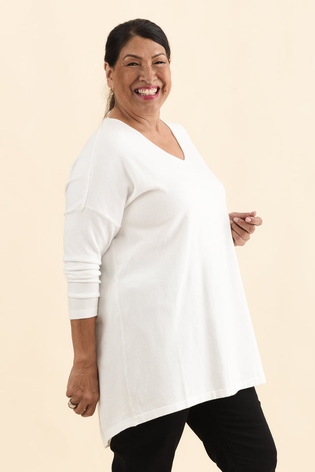 Piper White V Neck Knit Jumper,Brunette model,alt text|model:Pilita image 11
