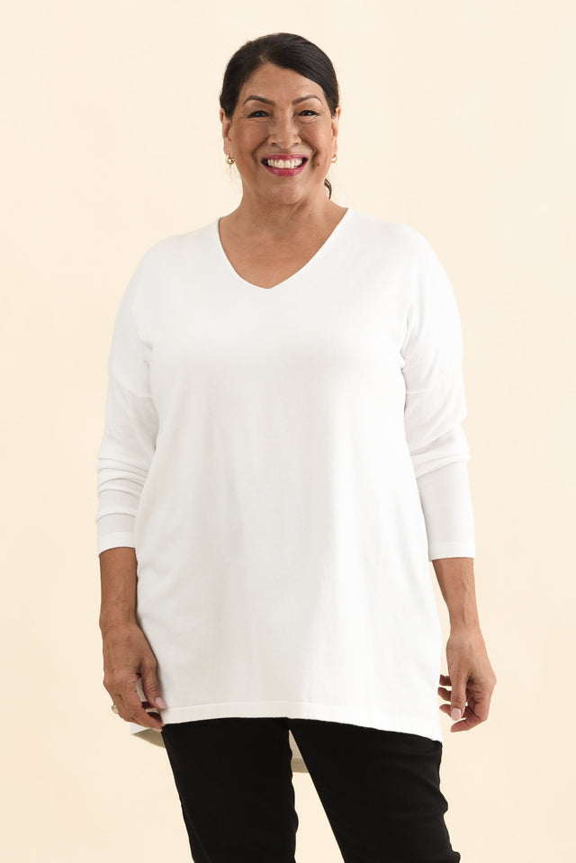 Piper White V Neck Knit Jumper,Brunette model,alt text|model:Pilita image 9