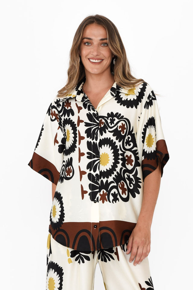Playa Cream Abstract Collared Shirt,Brunette model,alt text|model:Johanna image 1
