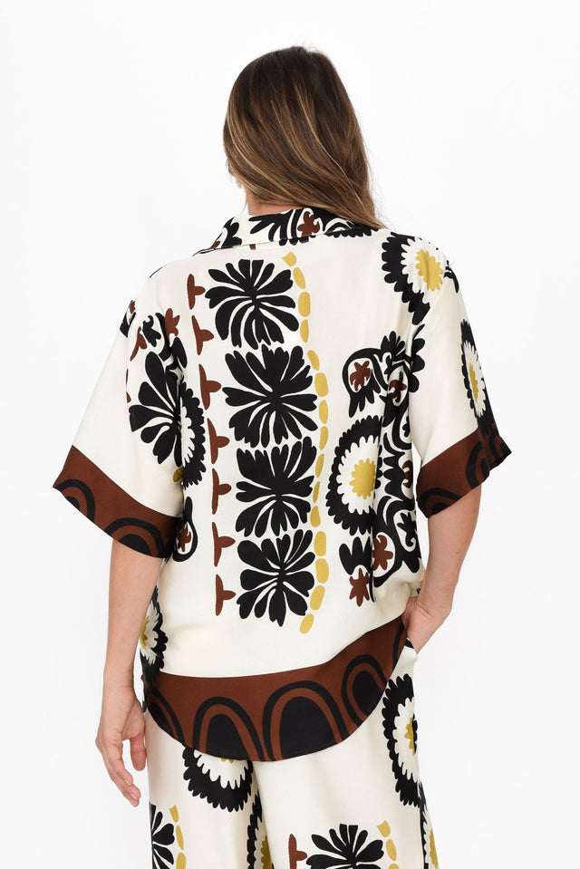 Playa Cream Abstract Collared Shirt,Brunette model,alt text|model:Johanna image 5