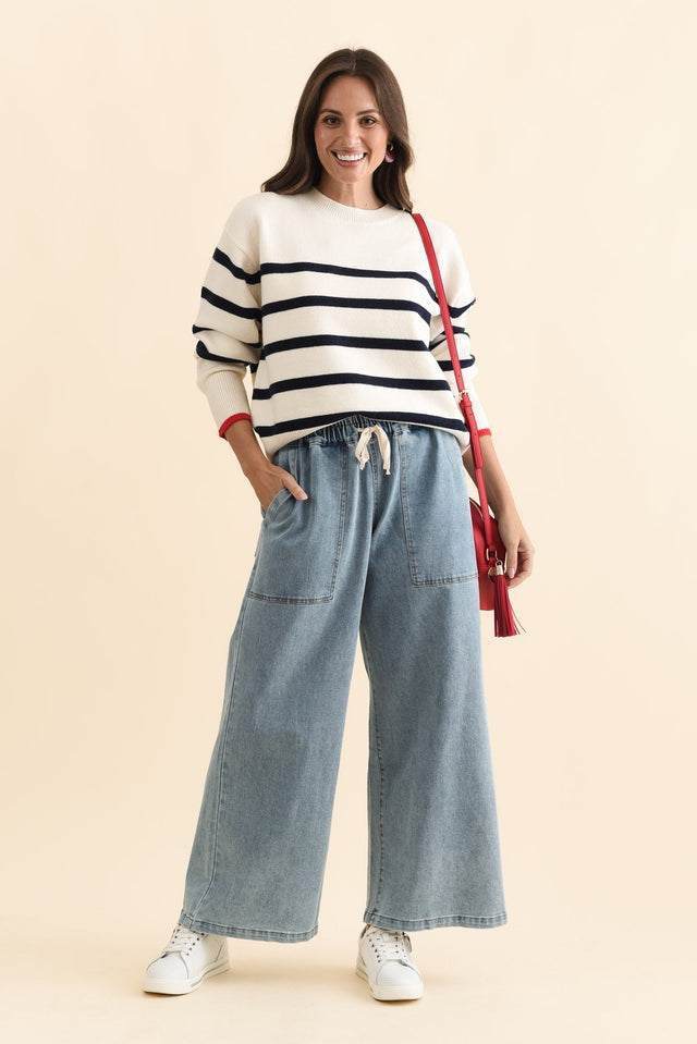 Quinn Light Blue Cotton Jogger Pants,Brunette model,alt text|model:MJ image 3