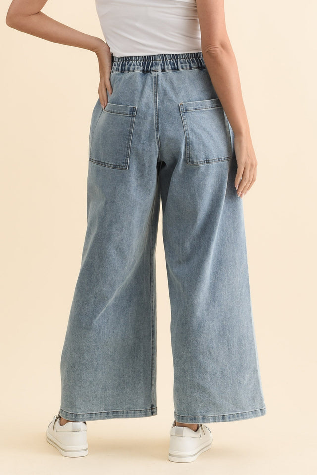 Quinn Light Blue Cotton Jogger Pants,Brunette model,alt text|model:MJ image 5