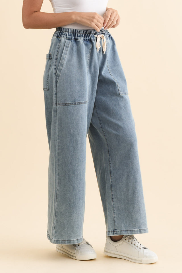 Quinn Light Blue Cotton Jogger Pants,Brunette model,alt text|model:MJ image 4