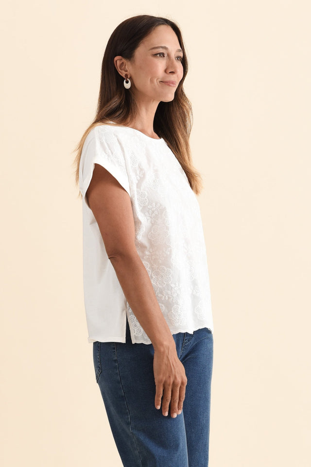 alt text|model:Cara image 4